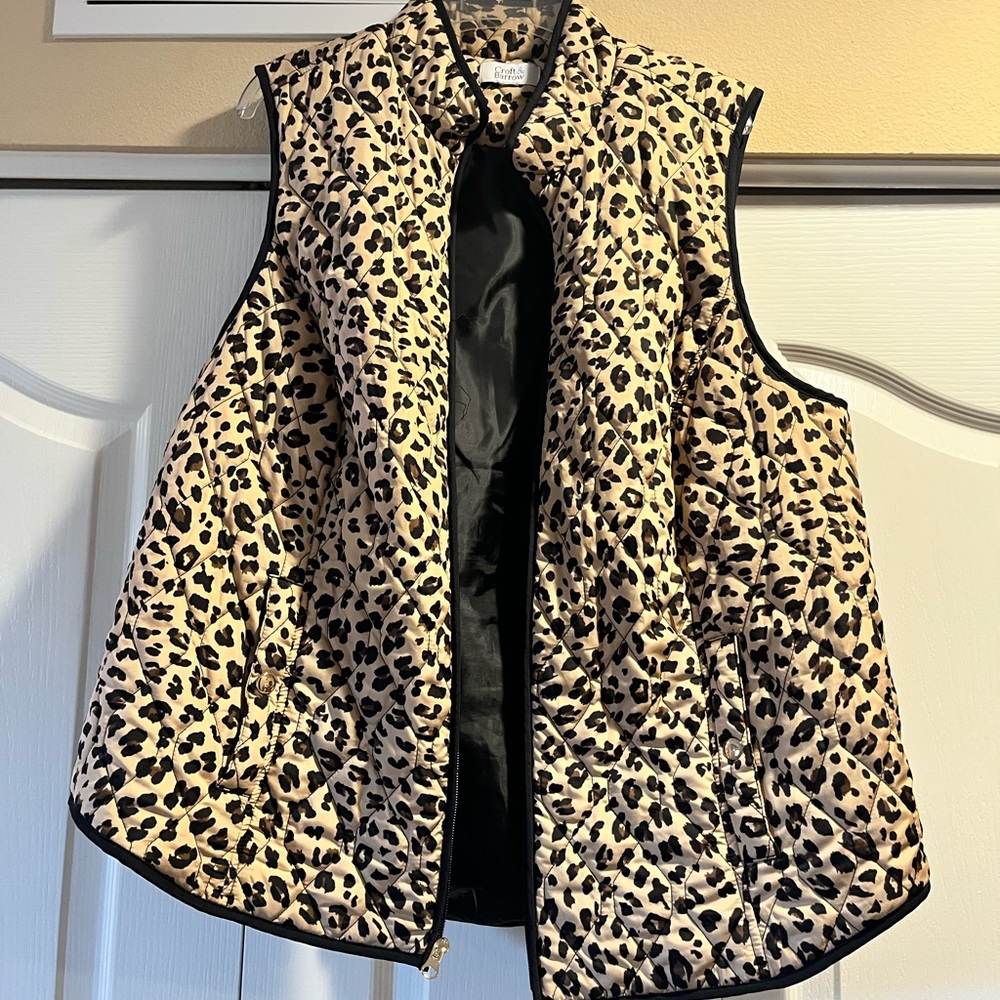 Leopard print vest
Size xxl
Craft & barrow